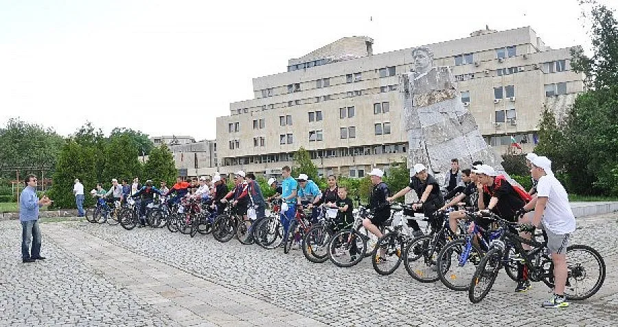 Над 100 деца от Кърджали се включиха във велообиколка на града