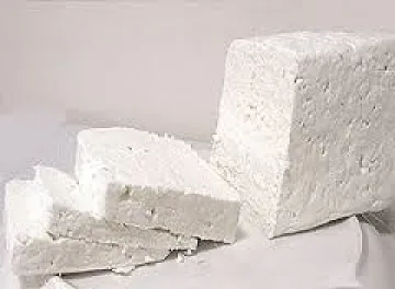 Продават сирене от мобилна витрина