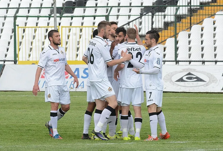 "Славия" не пусна на "Марек"