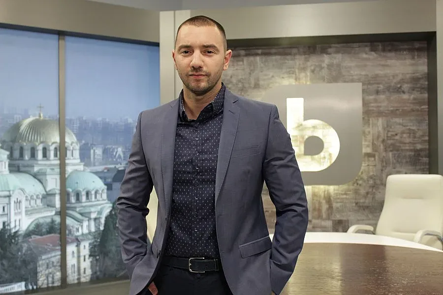 Хекимян гледа заек и златна рибка