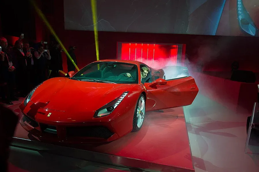 Фетел шашна с нова играчка в Испания