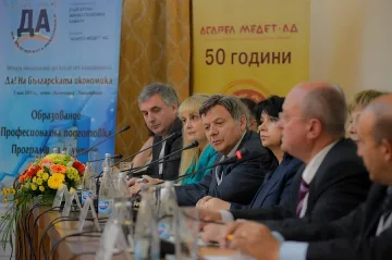 Какво си обещаха бизнес, образование и власт в Панагюрище