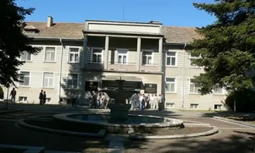 Учени излизат на протест срещу съкращения