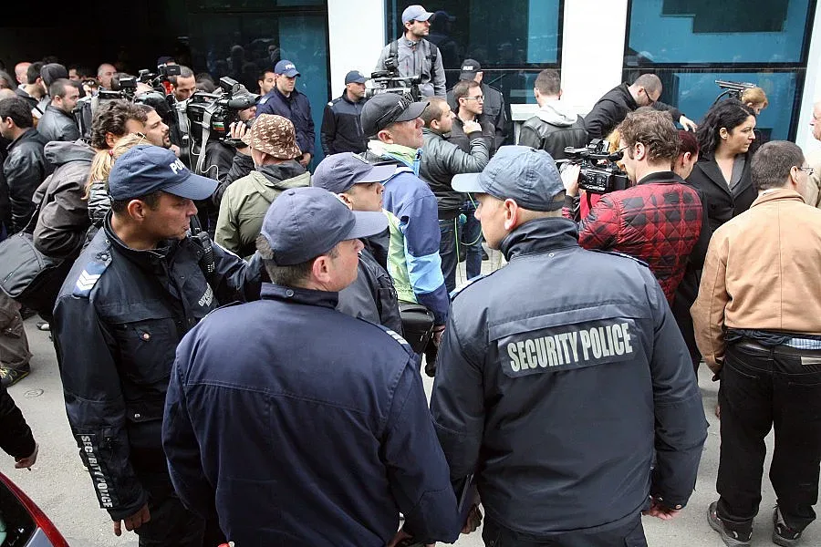 Хамали и съдия-изпълнители влязоха в TV 7