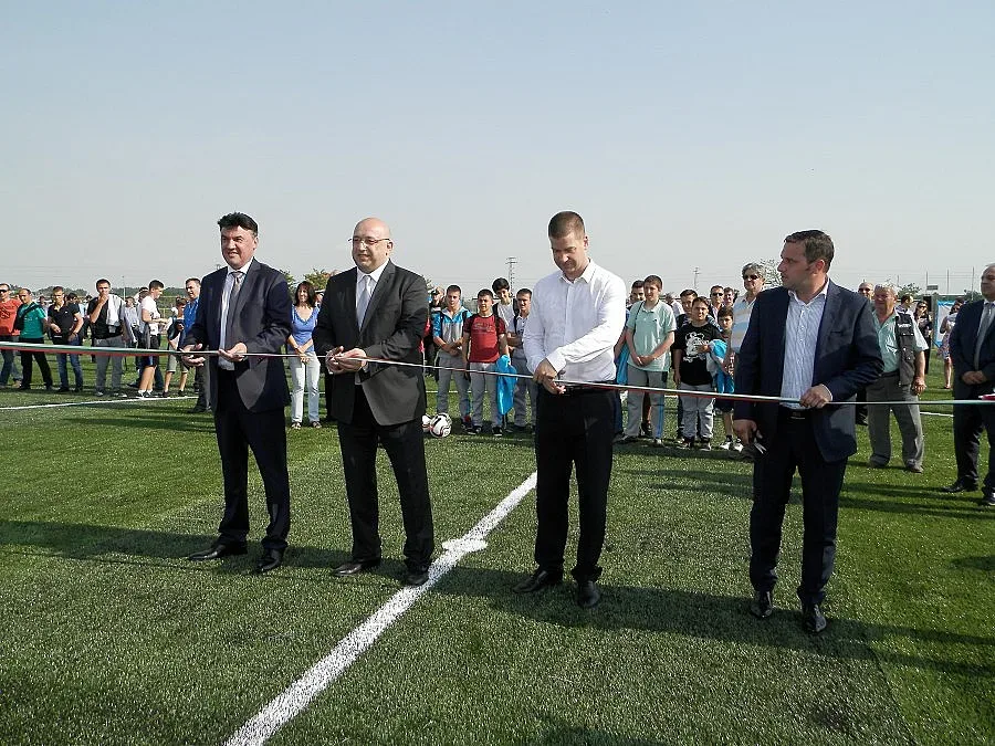 Кралев обеща нови инвестиции по българските стадиони