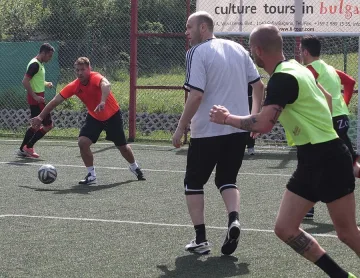 СНИМКИ: Стилиян показа класа на старите си приятели