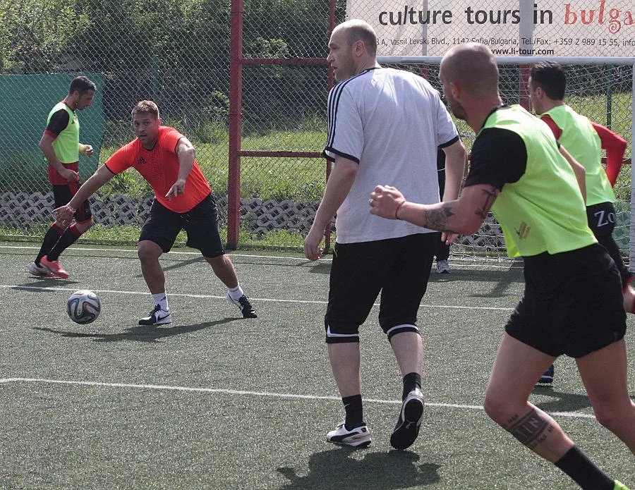 СНИМКИ: Стилиян показа класа на старите си приятели