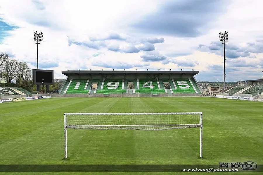 "Лудогорец" открива трибуна "Моци" с Цеца