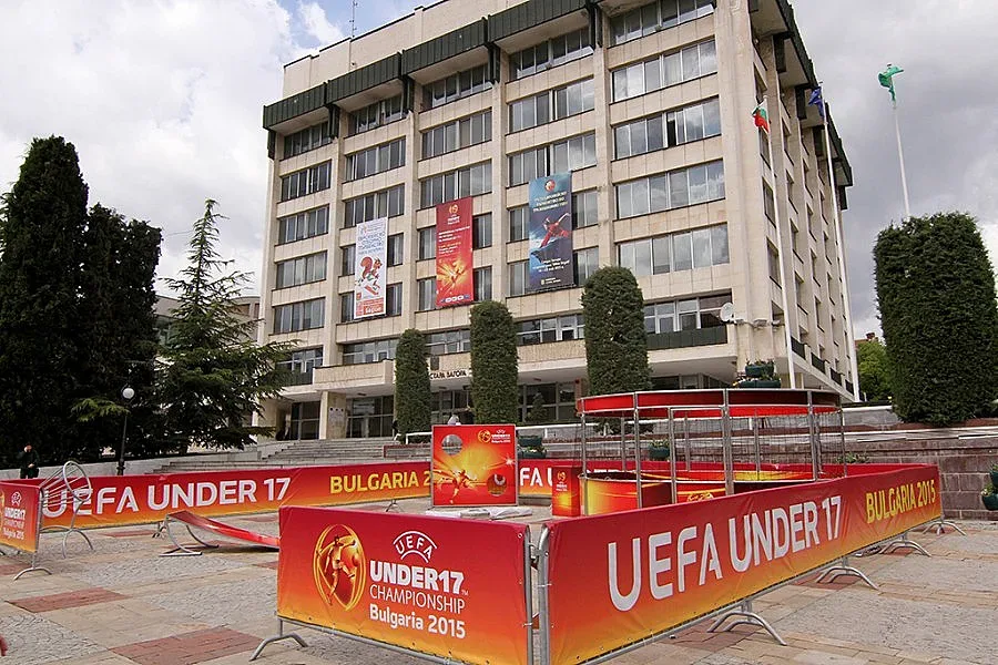 Стенли и Марто раздават автографи на УЕФА ЕВРО FUN PARK   