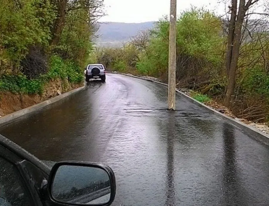 Преместиха стълба от шосето до Трън