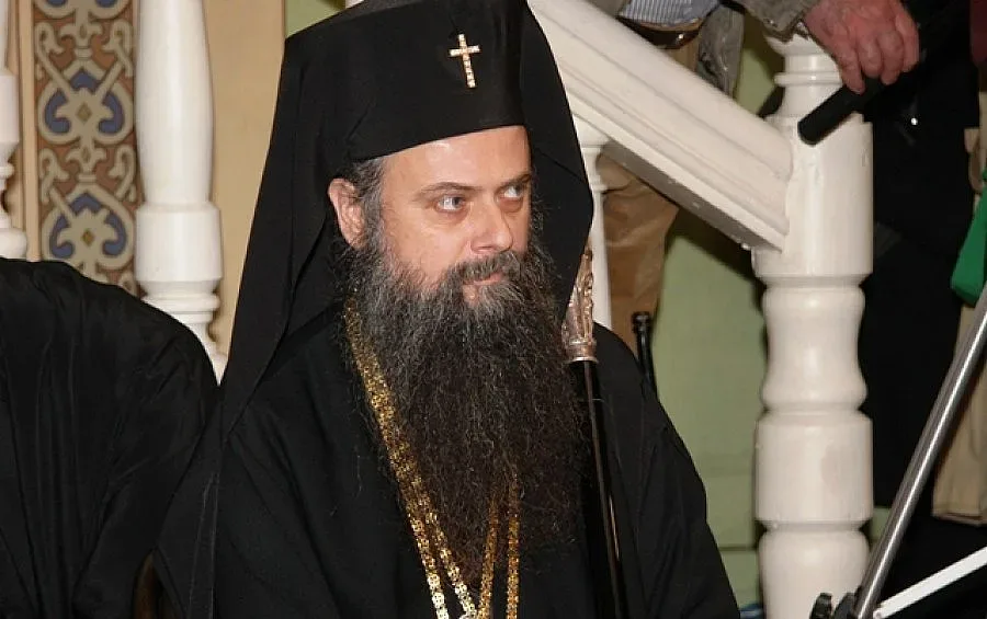 Заплашват дядо Николай заради молитвите за Симеон