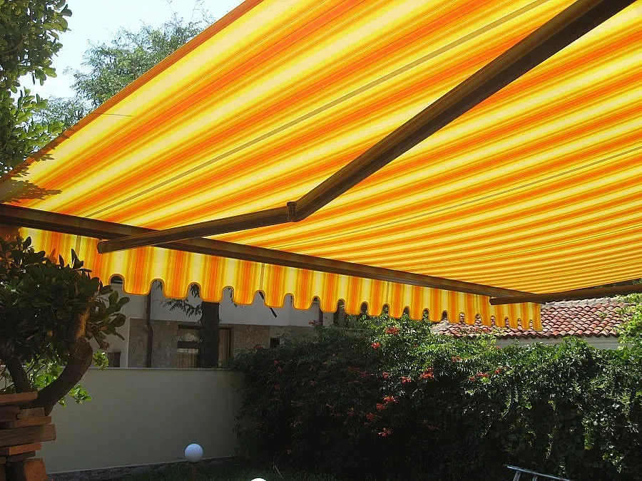 Тента спаси дете след полет от 4-ия етаж