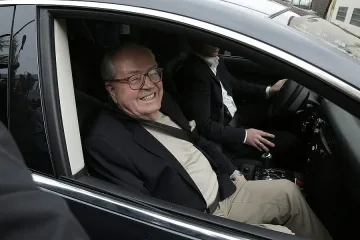 Льо Пен изхвърли баща си от партията