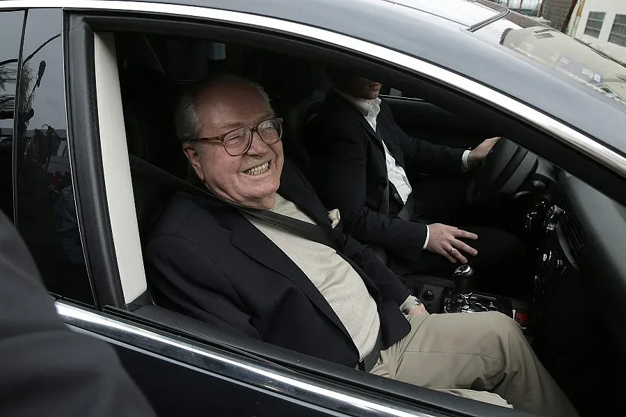 Льо Пен изхвърли баща си от партията