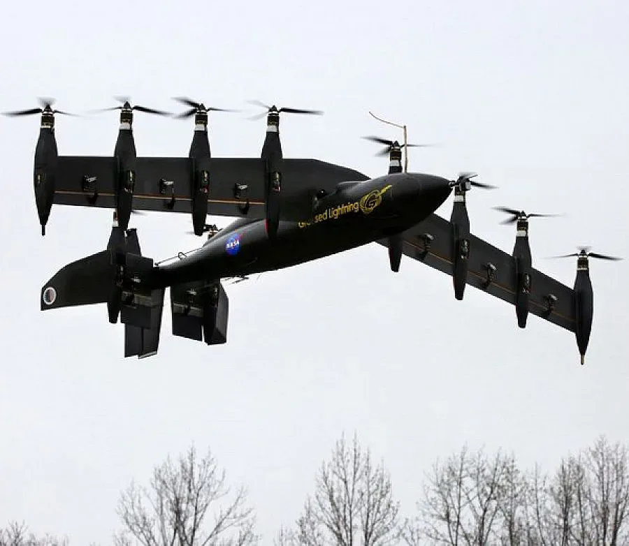 Самолет с 10 двигателя излита и каца вертикално