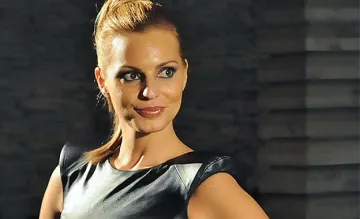 Зорница Линдарева чисти обори на село