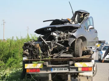 Жена загина при удар в дърво на пътя Русе-Разград