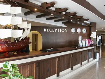 Набираме с 9 рецепцията на хотелите