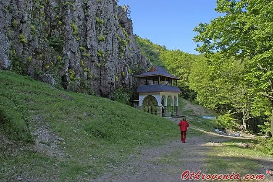 Водата в Дамбалъ лекува на Гергьовден