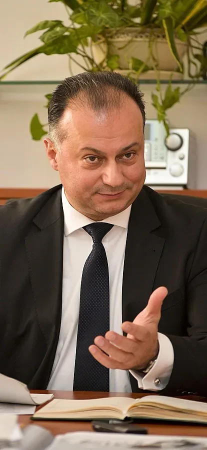 Предлагаме вино и сирене на Индонезия