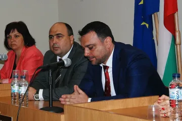 Работим с румънците по проекта на мост при Никопол