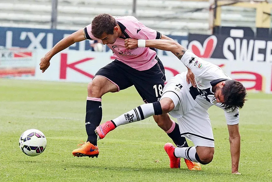 Лачини засипа Чочев с похвали