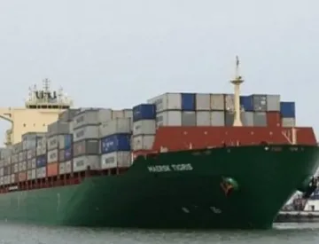 Корабът в Иран задържан заради $10 млн.