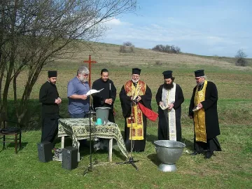 Водосвет събра три села край Ангелушевото кладенче при Дунава