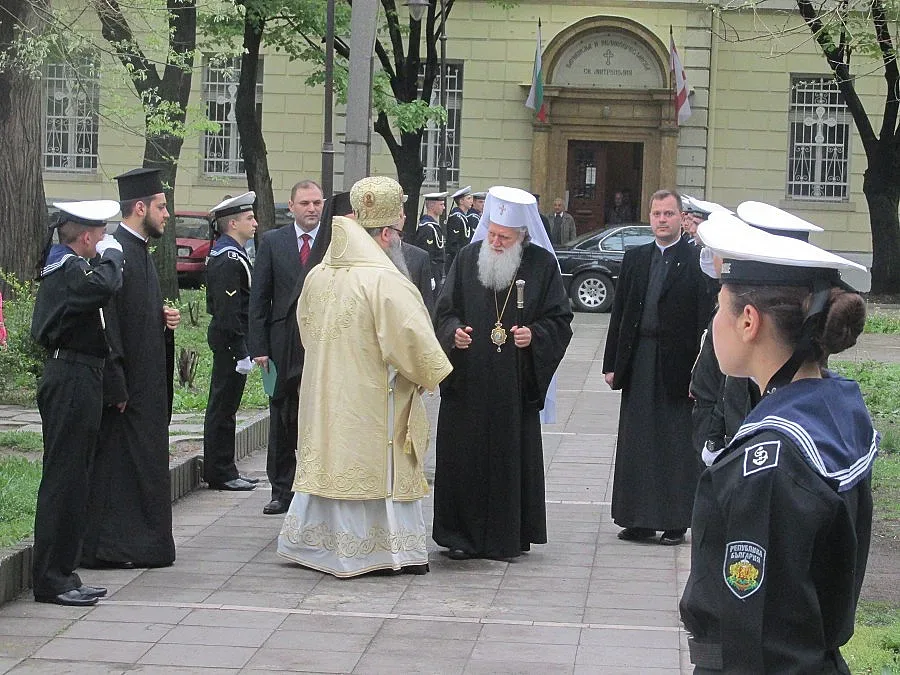 Посрещнаха партриарха с духовата музика на ВМС