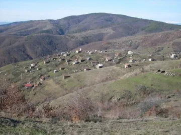 Село живее на свещи  