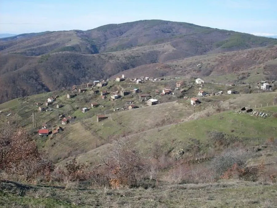 Село живее на свещи