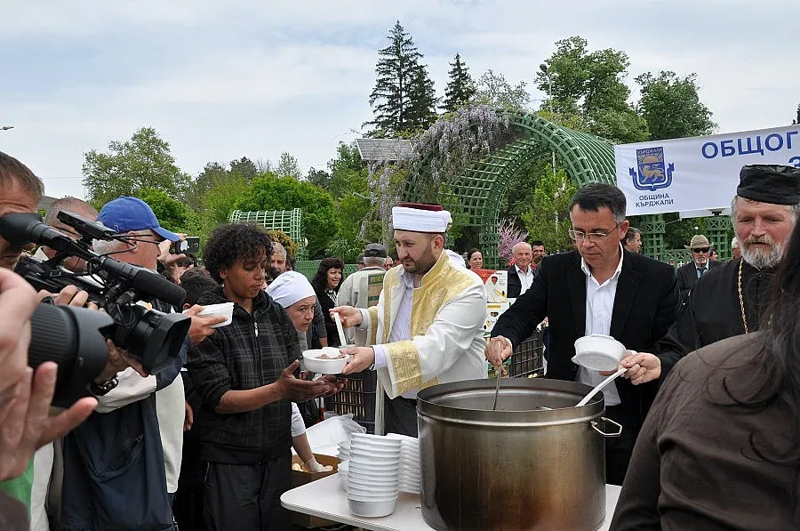 Християни и мюсюлмани се обединиха срещу бедствия и болести в Кърджали