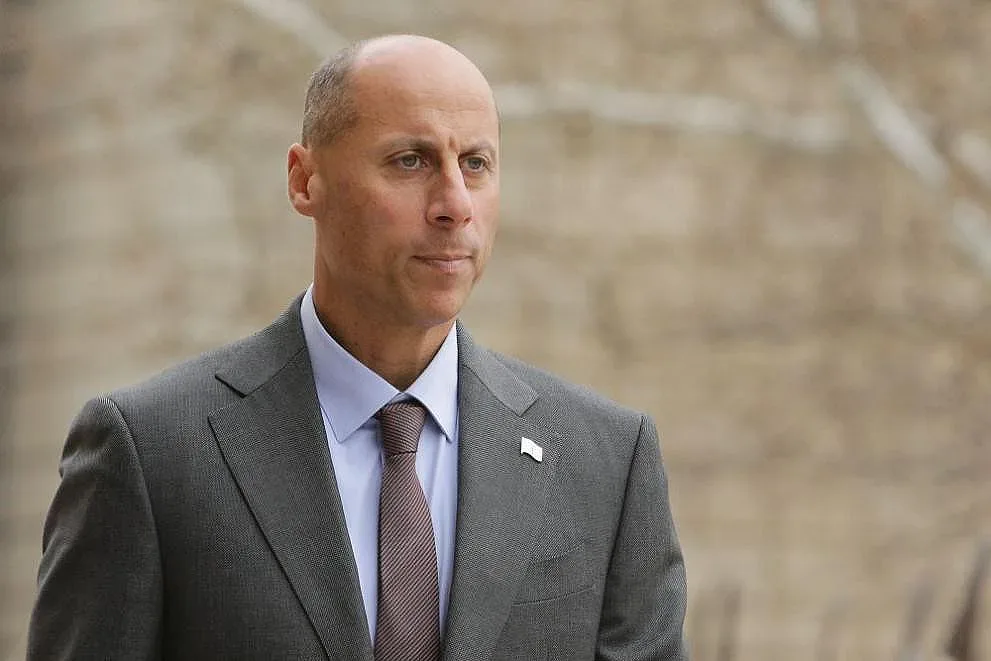 Посланик у нас подава оставка