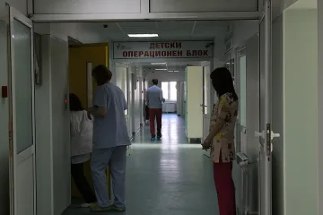 Лекарите и медицинските сестри полагат най-много извънреден труд