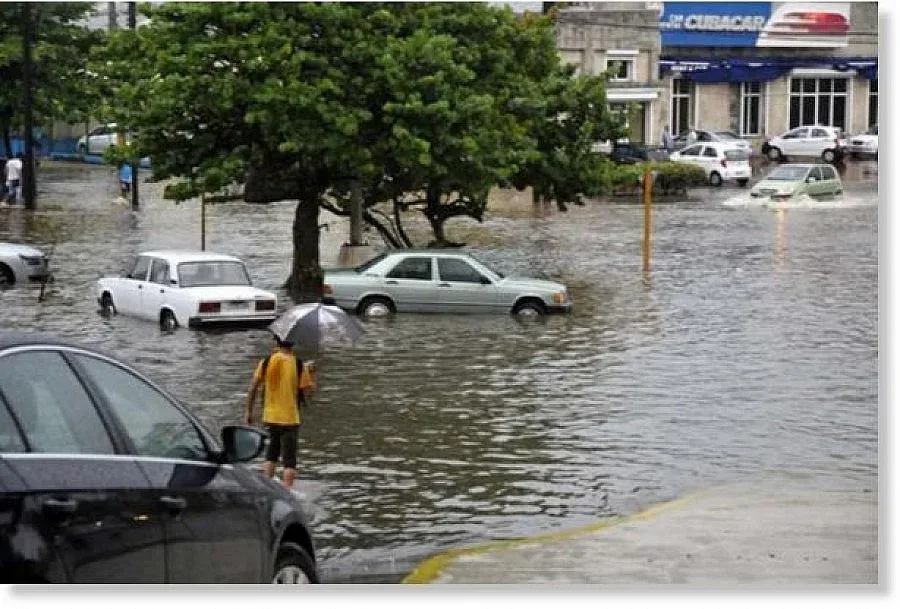 Хавана е под вода, трима загинаха (ВИДЕО)