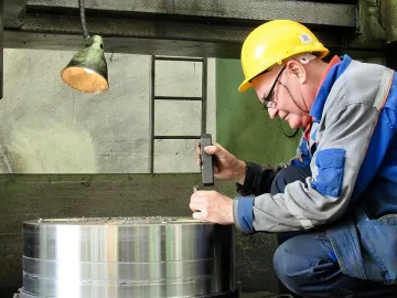 Гладът за кадри проблем в електроиндустрията и през 2024 г.