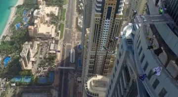 Да скочиш от най-високата сграда в света (ВИДЕО)