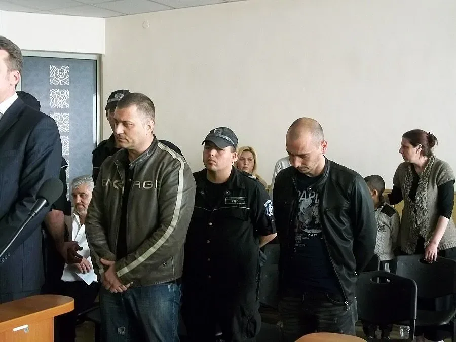 Полицаят, прикрил убийство на пътя, остава в ареста