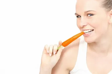 Изтрийте бръчките с морков и бадеми