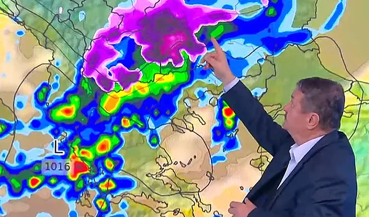 Проф. Рачев: В 9:33 часа дъждът идва, в 19 часа става страшно