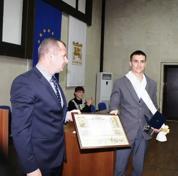 Шампион в битка за ново отличие