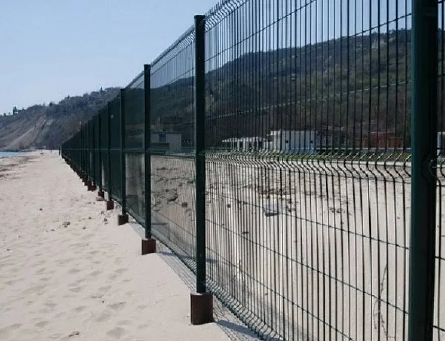 Собственикът на лагера в Кранево сам маха оградата