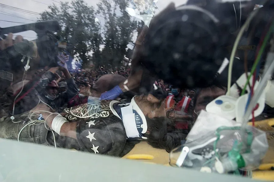 Пет дни по-късно: Спасиха тийнейджър под развалините в Непал