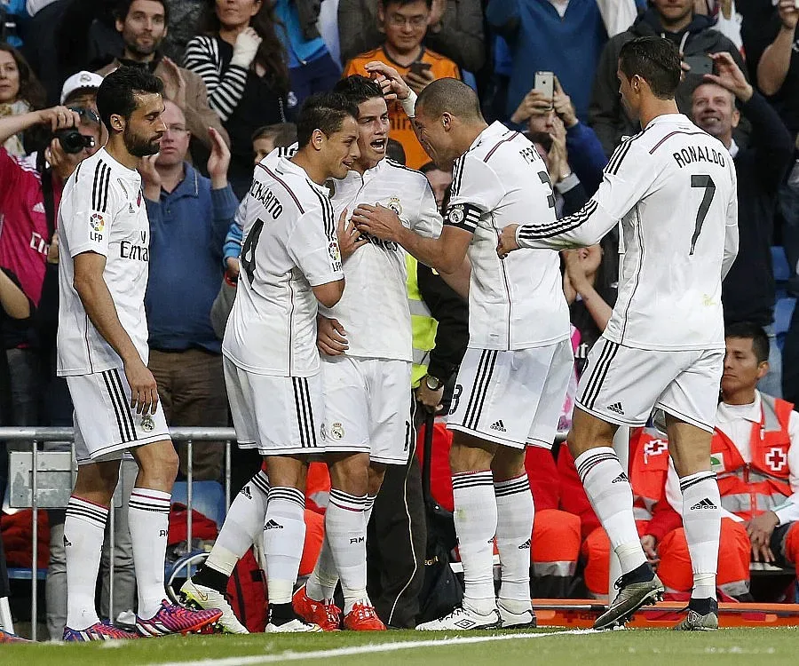 "Реал" диша във врата на "Барса" след класика над "Алмерия"