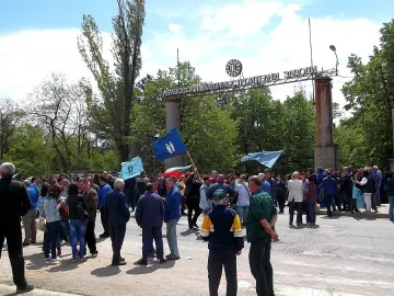 Работници от ВМЗ-Сопот блокираха Подбалканския път