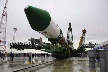Космически кораб пада към Земята