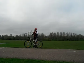 Бургазлия тръгна към Лондон с колело