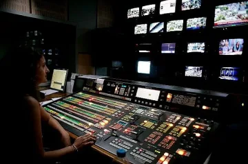 Гръцкото правителство връща държавните радио и телевизия ЕРТ