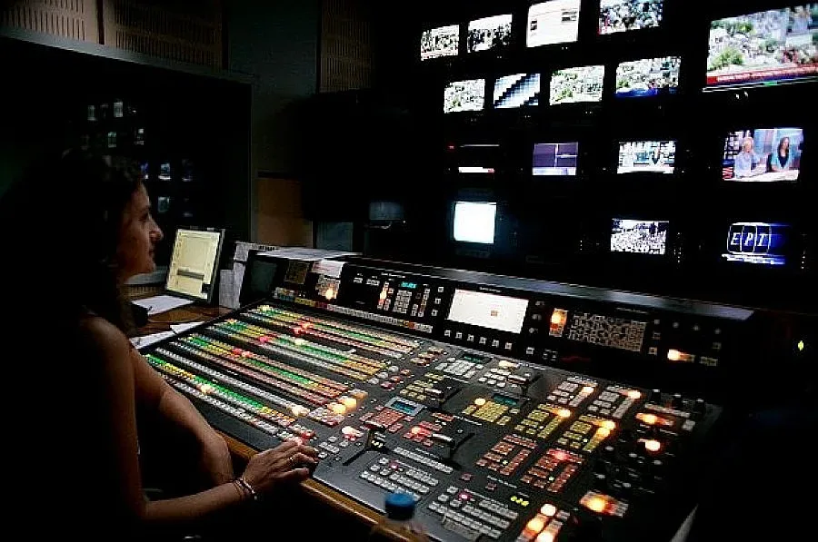 Гръцкото правителство връща държавните радио и телевизия ЕРТ