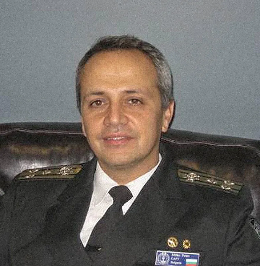 Шефът на Военна академия поема ВМС